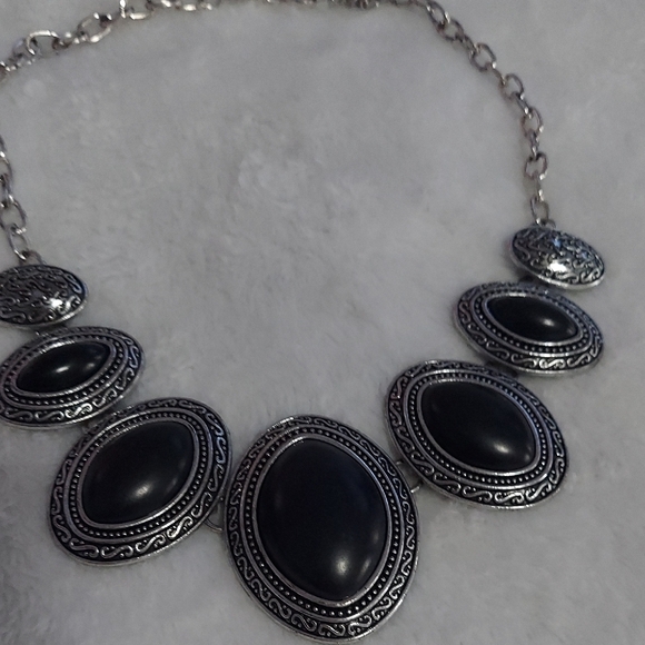 4/$12 Chic Silver and Black Oval Necklace - Picture 5 of 5